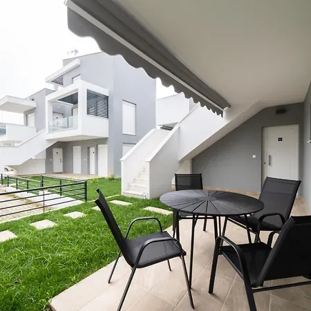 Roxani Residential Complex * Ofrinion