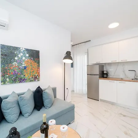 Roxani Residential Complex * Ofrinion