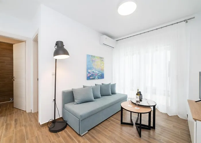 Roxani Residential Complex Ofrínion